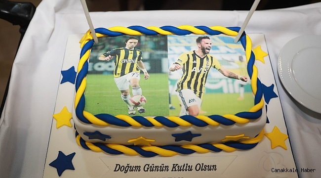 Gökhan Gönül'e sürpriz doğum günü kutlaması