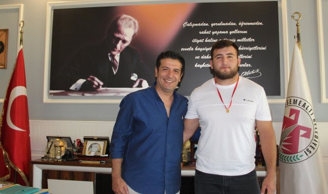 Başkan Genç'ten Başpehlivan Ali Gürbüz'e 5 büyük altın