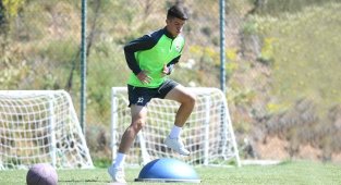 Bursaspor, Taha Altıkardeş'in sözleşmesini 2025'e kadar uzattı