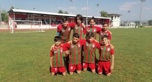 İki minik futbolcu Fenerbahçe ve Başakşehir kıskacında