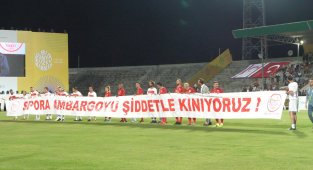 Kıbrıs'ta şöhretler maçında dünyaya mesaj: "Sporda ambargoya hayır"