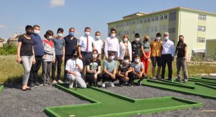 Liselilerin mini golf etkinliği
