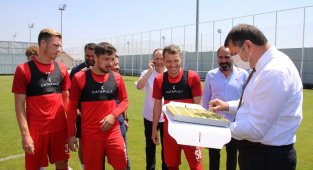 Sivas Valisi'nden, Sivasspor'a UEFA maçı öncesi baklava dopingi