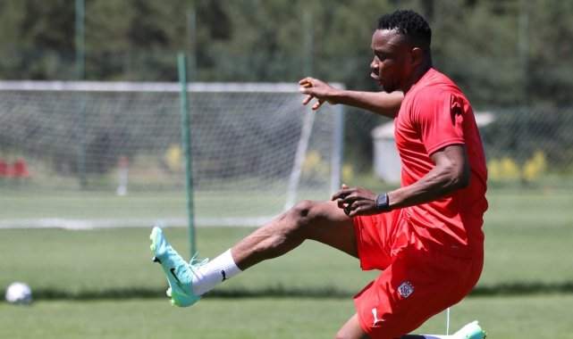 Sivasspor'da Leke James ilk çalışmasını yaptı