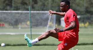 Sivasspor'da Leke James ilk çalışmasını yaptı