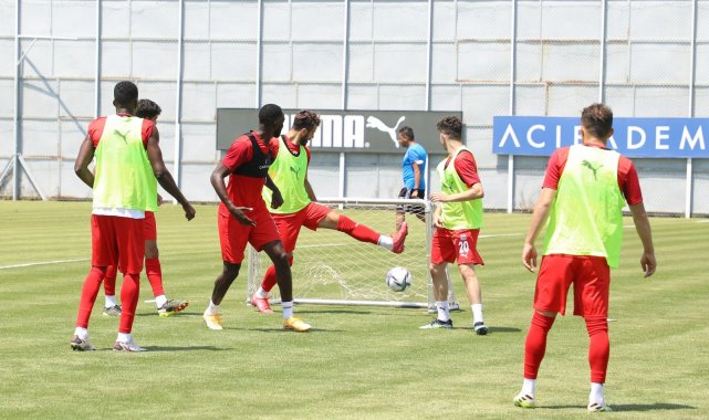 Sivasspor'da Petrocub mesaisi sürüyor