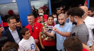'Şampiyon'a memleketinde görkemli karşılama