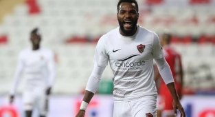 Aaron Boupendza resmen Al-Arabi'de