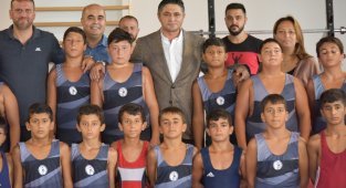 Başkan Serkan Acar'dan milli güreşçilere ziyaret