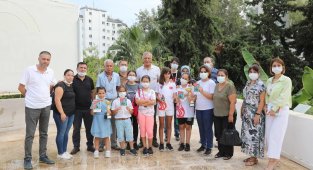 Başkan Tarhan'dan satranççılara bisiklet hediyesi