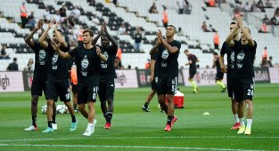 Beşiktaşlı futbolcular, Süleyman Seba tişörtüyle sahada