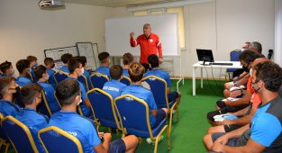 Çaykur Rizespor altyapısında iletişim temalı toplantı