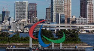 Dev paralimpik sembolü Tokyo'da görücüye çıktı