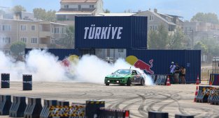 Driftin yıldızları Bursa'da sahne aldı