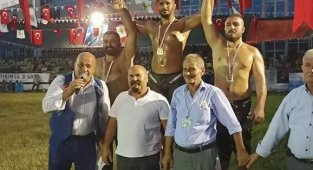 İzmitli Güreşçiler Çanakkale'den 3 altınla döndü