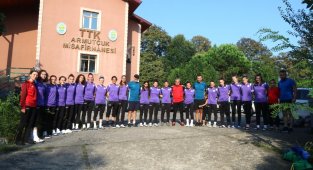 Kadın futbolcular Kandilli'de kampa girdi