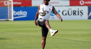 Michy Batshuayi: "İlk hedefim gol atarak takıma katkı vermek"