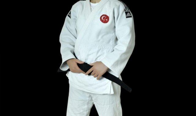 Milli sporcu Çelik'ten bronz madalya