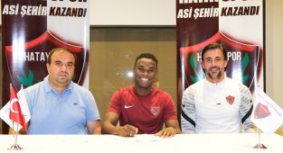 Sam Adekugbe resmen Hatayspor'da