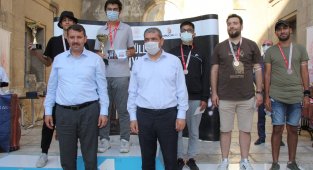 Satranç turnuvasında dereceye girenler ödüllendirildi