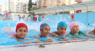 Yüzme kursunu tamamlayanlar sertifikalarını aldı