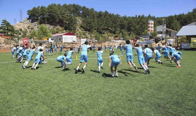 Aladağ'ın gençleri Yaz Spor Okulu'nu tamamladı