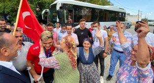 Ampute Milli Futbolcu Rüstem Kurhan'a baba evinde coşkulu karşılama