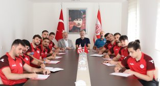 Antalyaspor hentbol takımı 11 oyuncu ile sözleşme imzaladı
