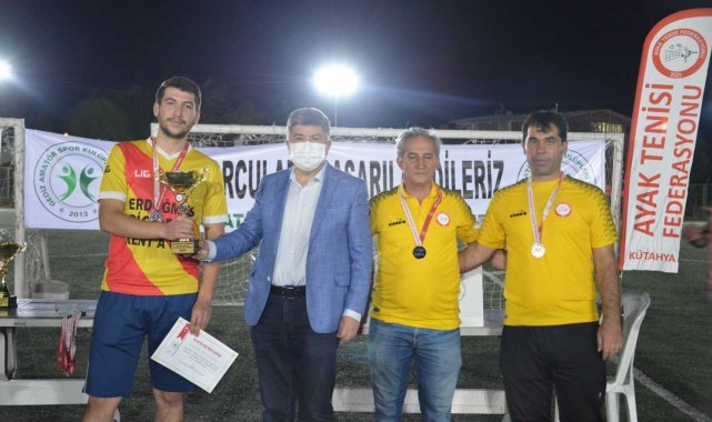 Ayak tenisi bölge şampiyonası Gediz'de yapıldı