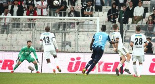 Balotelli golü attı, Beşiktaş kulübesine koştu!