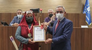 Başarılı sporcu ödüllendirildi