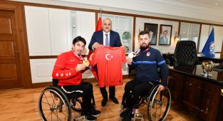 Başkan Zorluoğlu şampiyon kardeşleri ağırladı