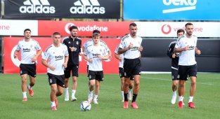 Beşiktaş, Antalyaspor maçı hazırlıklarına ara vermeden başladı