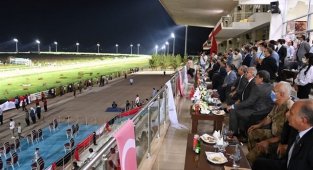Diyarbakır Hipodromunda gece yarışları jandarma kupasıyla başladı