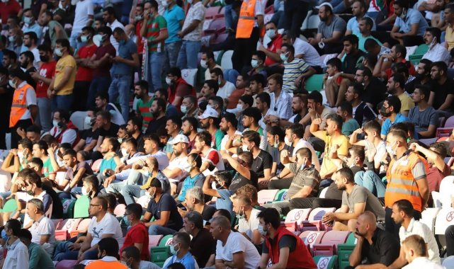 Diyarbakır'da özlem bitti, tribünlere renk geldi
