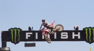 Dünya Motokros Şampiyonasında ilk gün nefes kesti