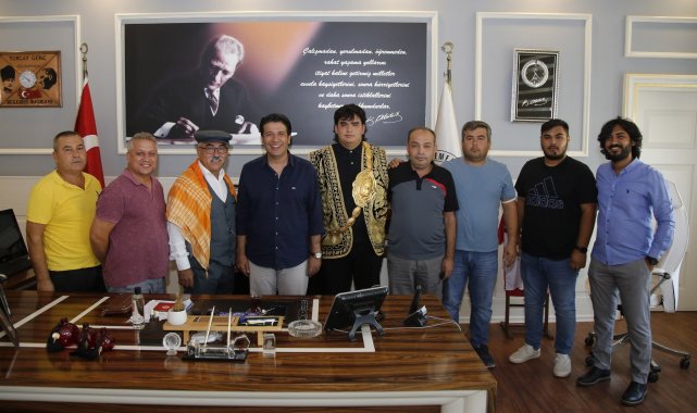 Elmalı güreş ağasının ilk ziyareti Başkan Genç'e oldu