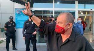 Fatih Terim'in elini öpen taraftar: "Hocam sakın takımı bırakmayın"
