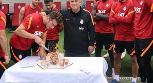 Galatasaray'da Fatih Terim'in doğum günü kutlandı