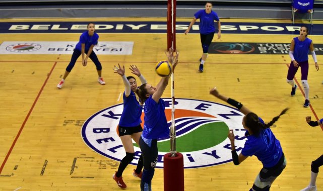 Kazakistanlı voleybol takımı, Antalya'da kamp yapıyor