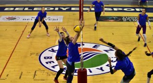 Kazakistanlı voleybol takımı, Antalya'da kamp yapıyor