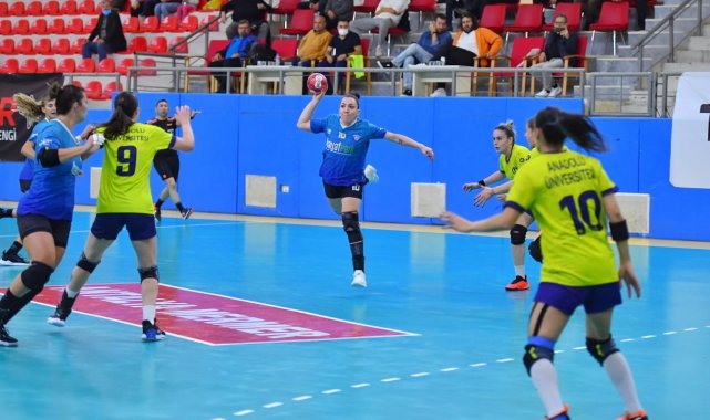 Mavi Kelebekler, üst üste üçüncü galibiyetini aldı
