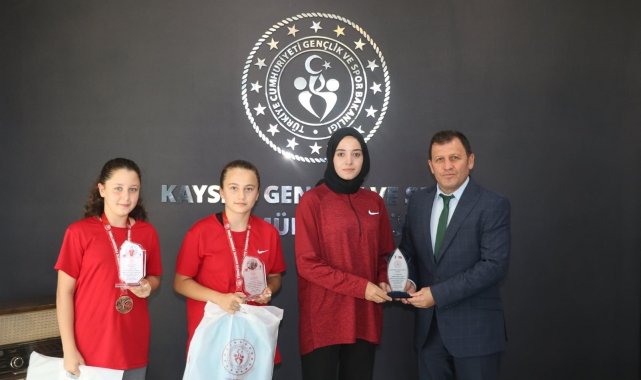 Şampiyon karate sporcularından Ali İhsan Kabakcı'ya ziyaret