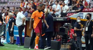 Taraftarlardan Yedlin ve Babel'e protesto