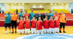 Vali Günaydın, Down Sendromlular Futsal Milli Takımının Antrenmanını İzledi