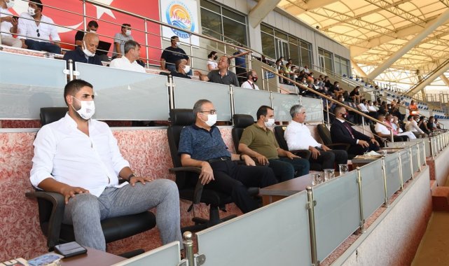 Vali Su, İçel İdmanyurdu'nun ilk maçını izledi