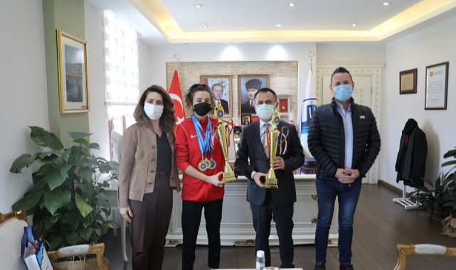 Milli sporcuyu ağırladı