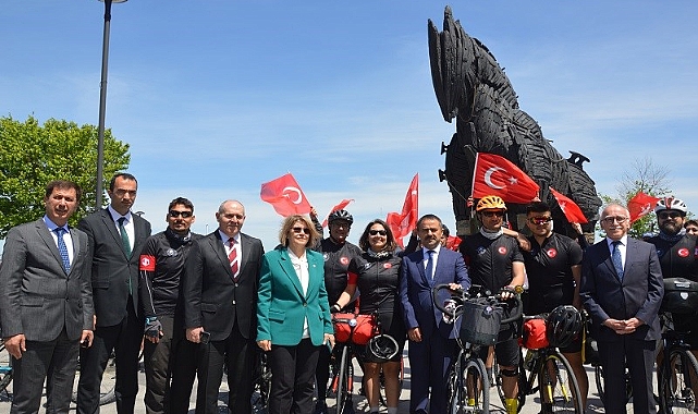 ‘Çanakkale'nin Evlatları Atasının İzinde’