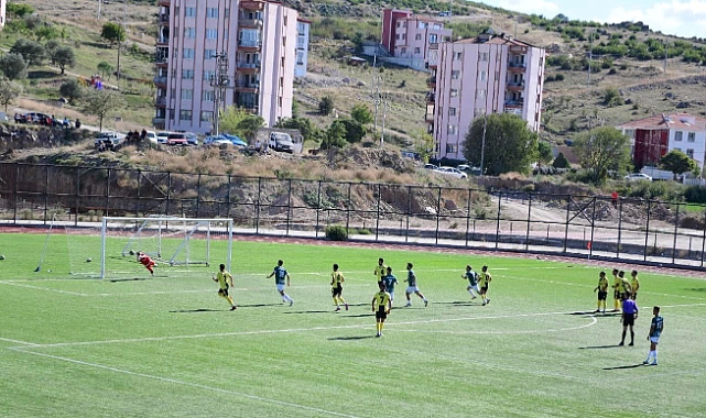 Ezinespor bir attı, üç aldı